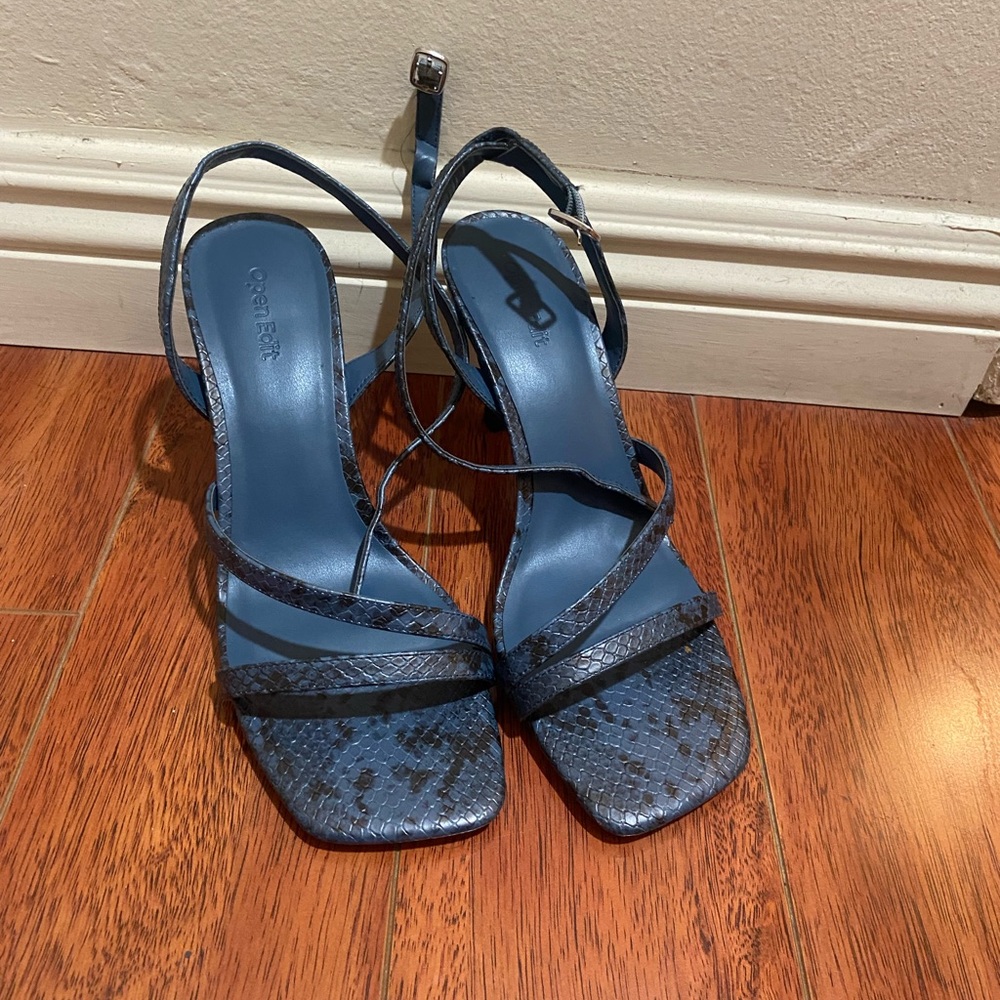 Chic Blue Strappy Heels